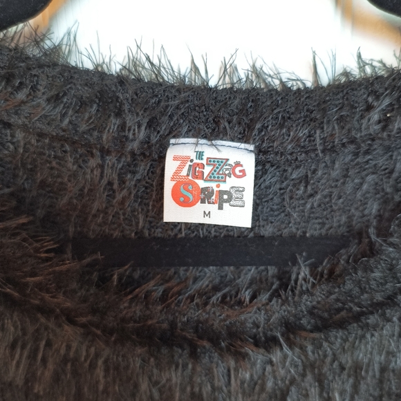 The Zig Zag Stripe Black Fuzzy Textured Soft Stretchy Top M - Picture 4 of 7
